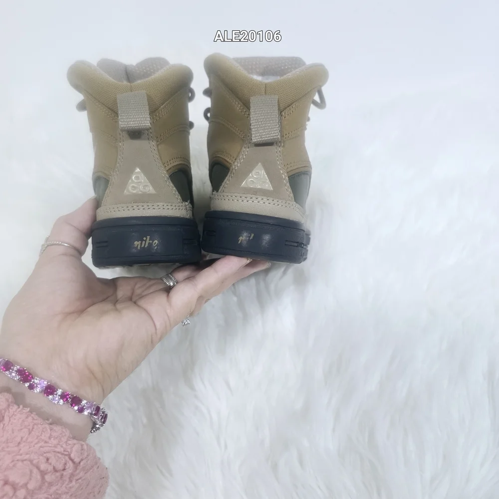Nike Kids ACG Woodside 2 High GS Khaki/Beige/Brown and Olive Gree Boots Size 12C